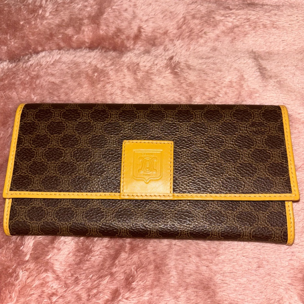 Celine Classic Wallet in Mint Condition